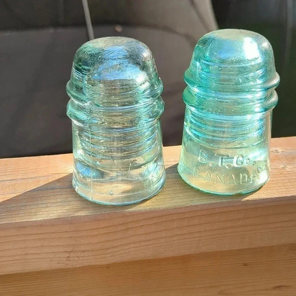 Pair  of Vintage Insulators - Picture 1 of 3